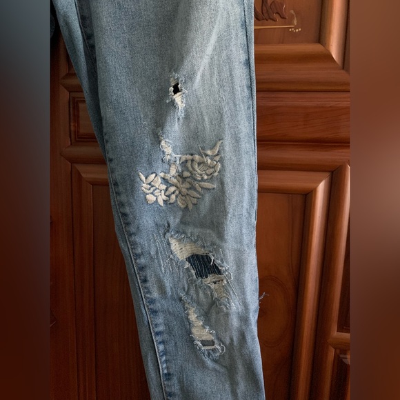 Floral Embroidered / Distressed Simply Styled Jeans - Picture 2 of 6